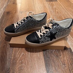 Black Rhinestone Star Accent Women's Lace-Up Sneakers